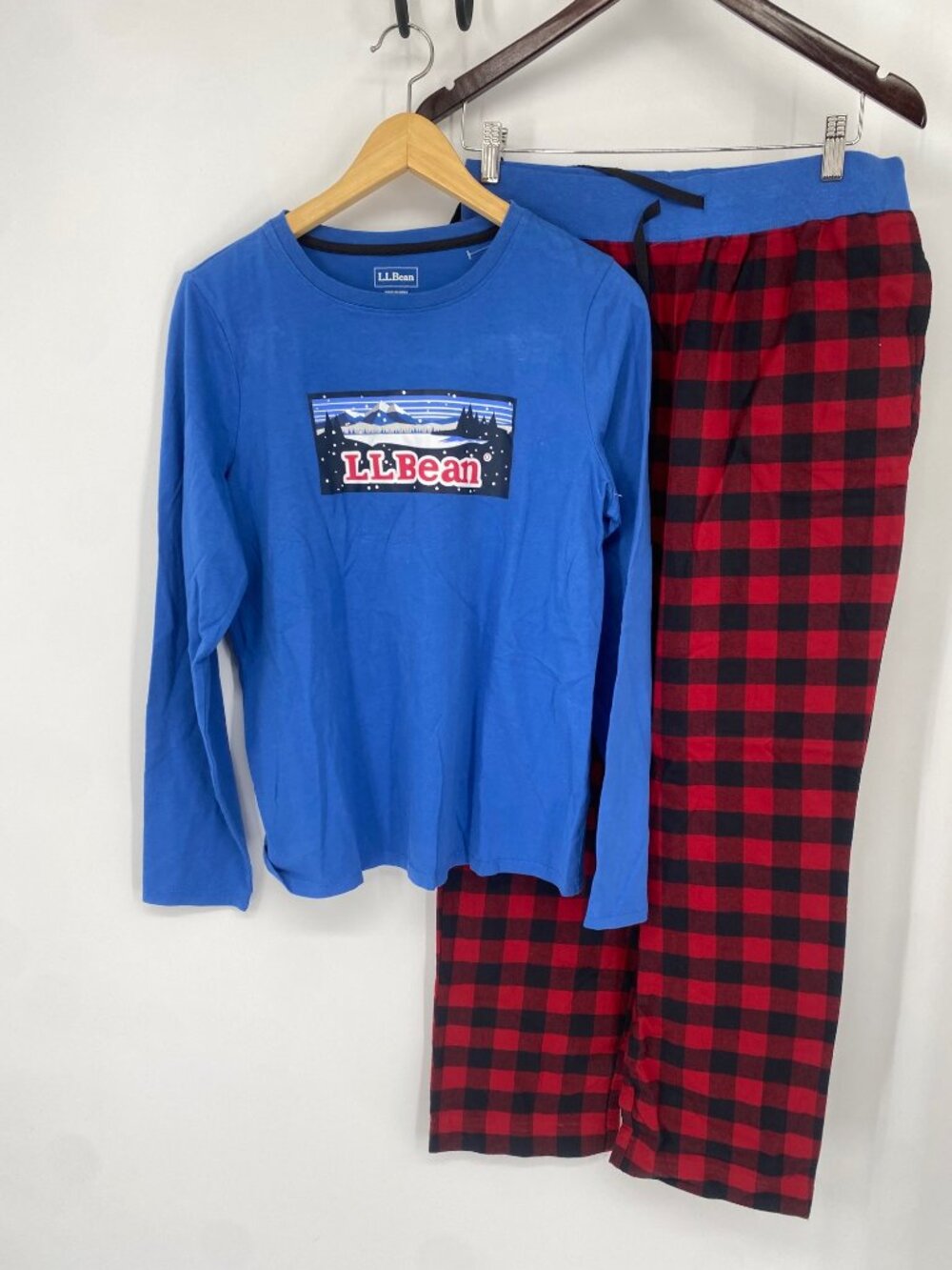 LL BEAN WOMENS 2 PIECE WINTER GRAPHIC PLAID PANTS & LONG SLEEVE